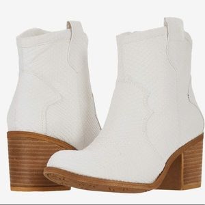 BRAND NEW NEVER WORN. White Dirty Laundry Unite Heeled Western Bootie - 9.5